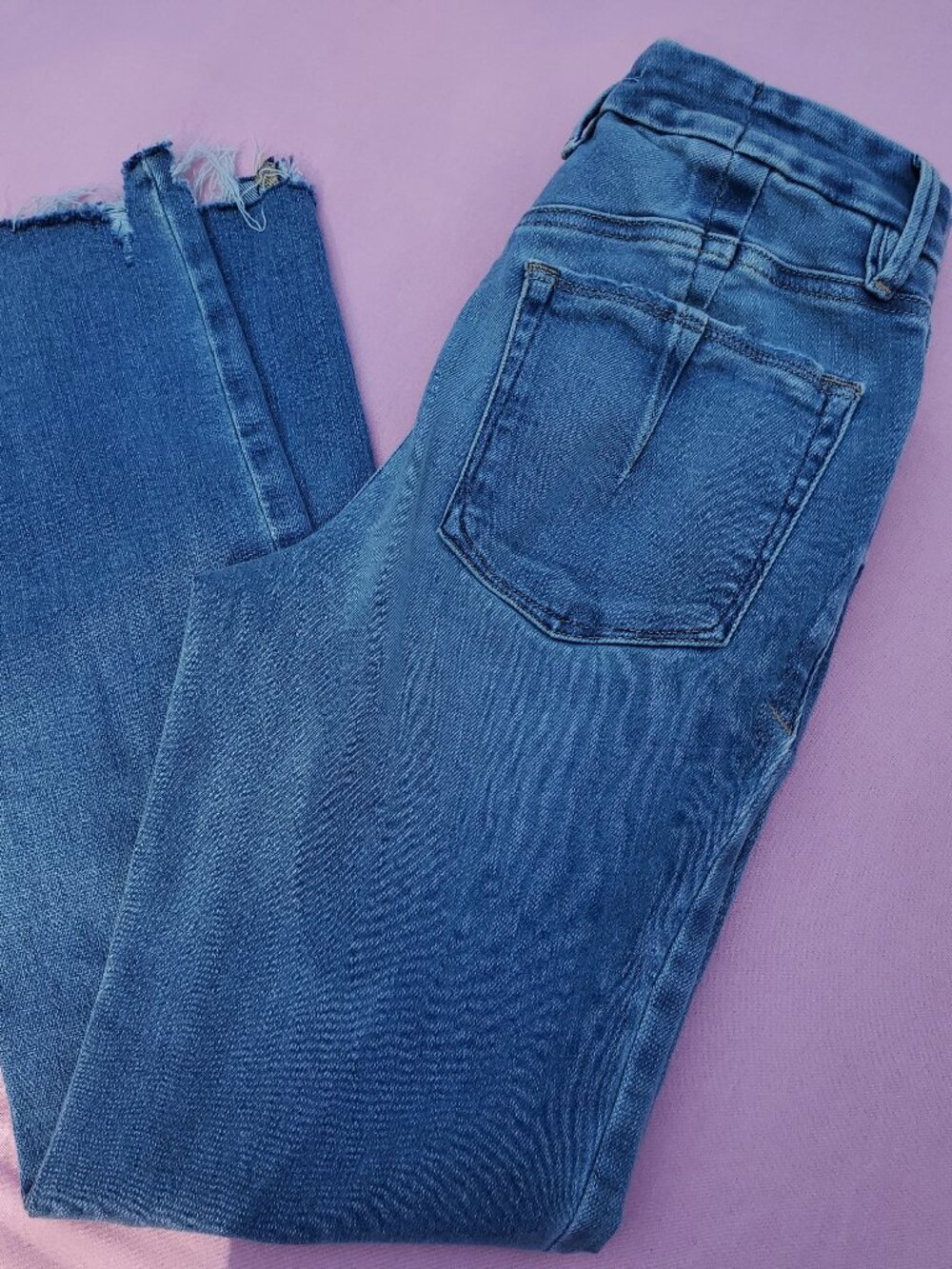 GOOD AMERICAN SOFT TECH GOOD LEGS STRAIGHT JEANS - Picture 4 of 7